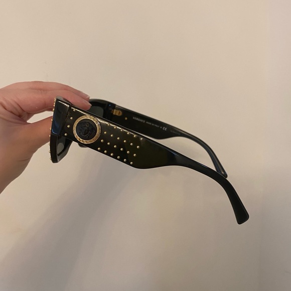 VERSACE SUNGLASSES BLK GOLD - Picture 3 of 8